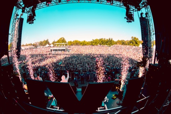 Loudmouth Stage crowd at Louder Than Life