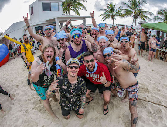 Oshie Bichar of Beartooth with his champion Beach Wars team